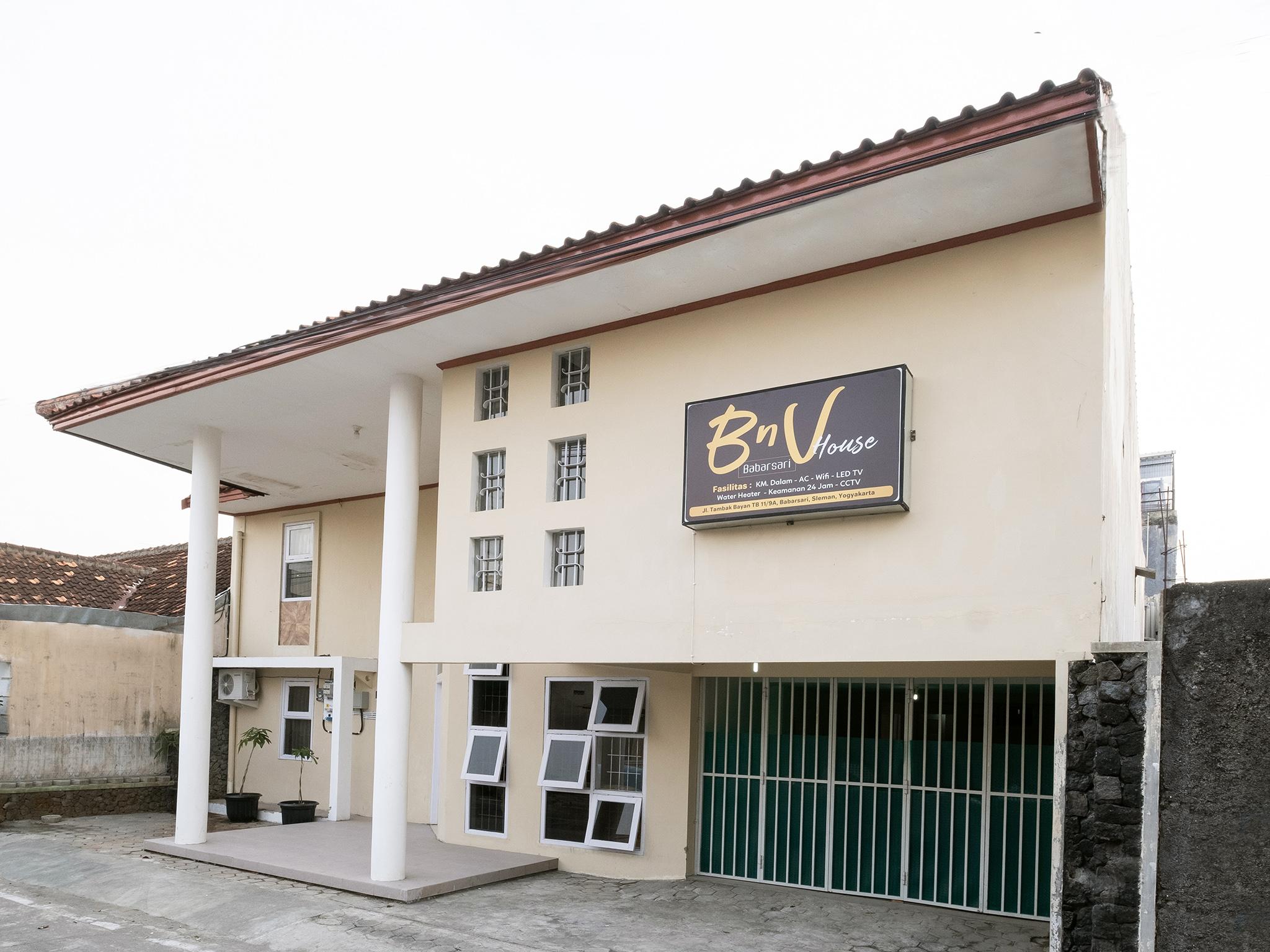 Hotel Oyo 2173 Bnv House Babarsari Maguwo Exterior foto